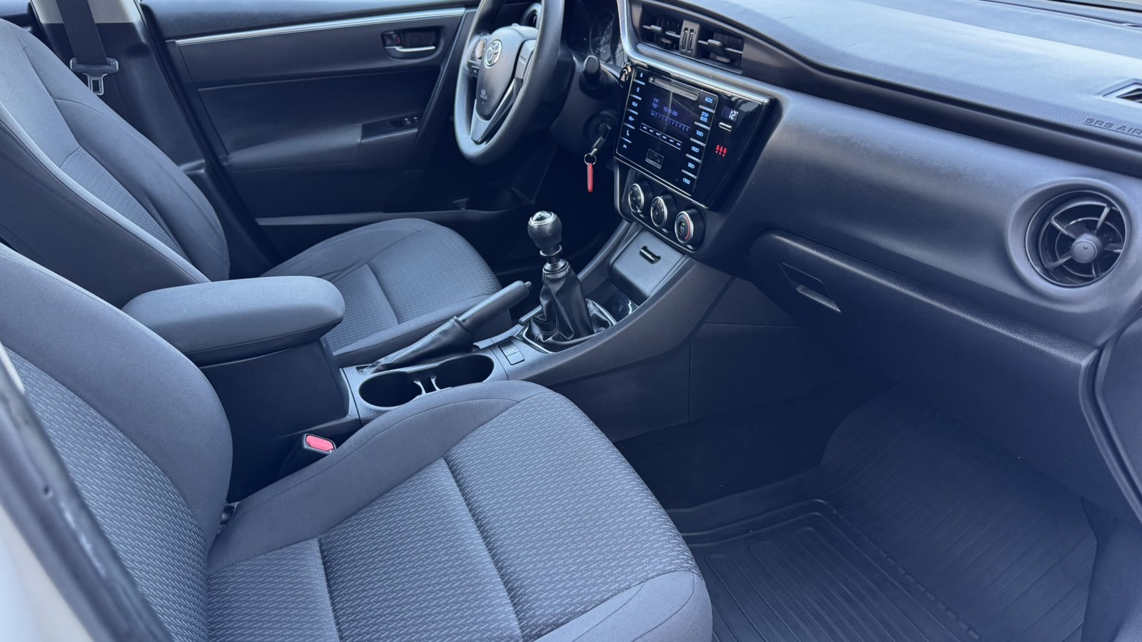 Toyota COROLLA 2018 року, Седан, Тойота Центр Київ "Автосаміт Укравто", м.Київ | Фото № 6 Toyota COROLLA 2018 року з пробігом 112098 км, Седан, Тойота Центр Київ "Автосаміт Укравто", м.Київ - 490000 ГРН | Фото № 6