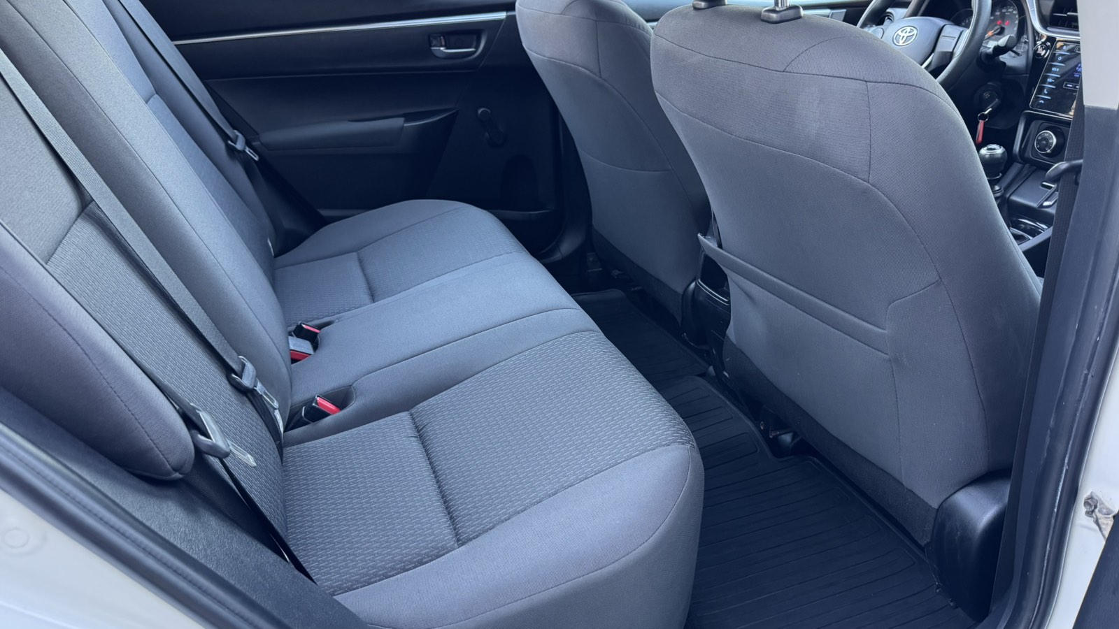Toyota COROLLA 2018 року, Седан, Тойота Центр Київ "Автосаміт Укравто", м.Київ | Фото № 7 Toyota COROLLA 2018 року з пробігом 112098 км, Седан, Тойота Центр Київ "Автосаміт Укравто", м.Київ - 490000 ГРН | Фото № 7
