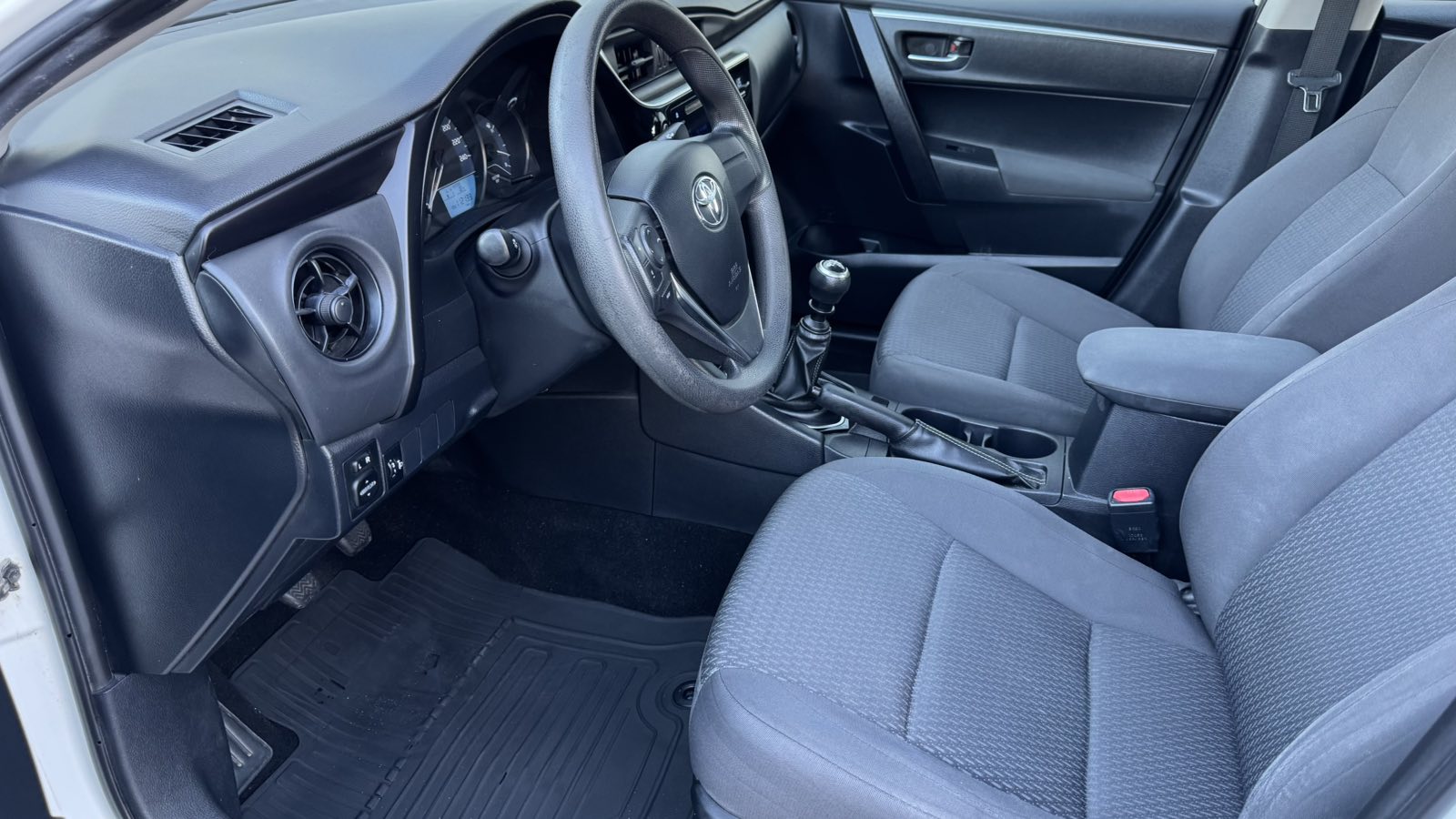 Toyota COROLLA 2018 року, Седан, Тойота Центр Київ "Автосаміт Укравто", м.Київ | Фото № 12 Toyota COROLLA 2018 року з пробігом 112098 км, Седан, Тойота Центр Київ "Автосаміт Укравто", м.Київ - 490000 ГРН | Фото № 12