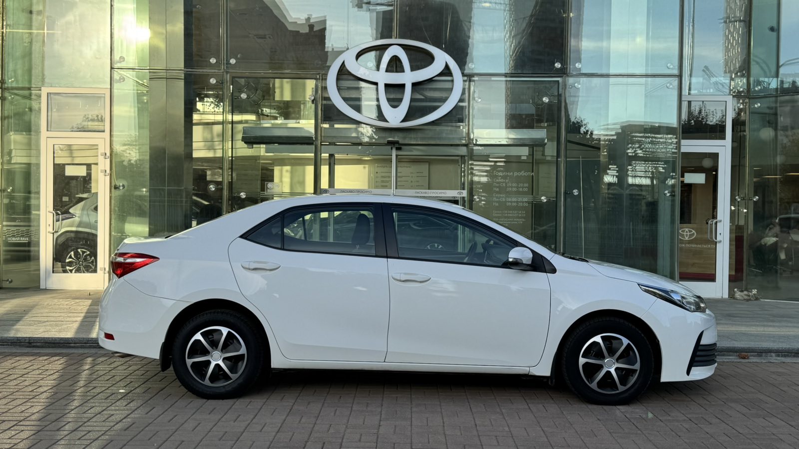 Toyota COROLLA 2018 року, Седан, Тойота Центр Київ "Автосаміт Укравто", м.Київ | Фото № 16 Toyota COROLLA 2018 року з пробігом 112098 км, Седан, Тойота Центр Київ "Автосаміт Укравто", м.Київ - 490000 ГРН | Фото № 16