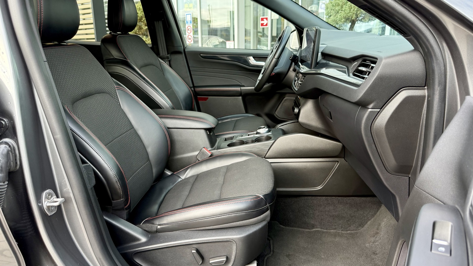 Інші авто FORD ESCAPE 2024 року, Універсал, Тойота Центр Чернігів "Соллі-Плюс", м.Чернігів | Фото № 6 Інші авто FORD ESCAPE 2024 року з пробігом 18069 км, Універсал, Тойота Центр Чернігів "Соллі-Плюс", м.Чернігів - 1088000 ГРН | Фото № 6