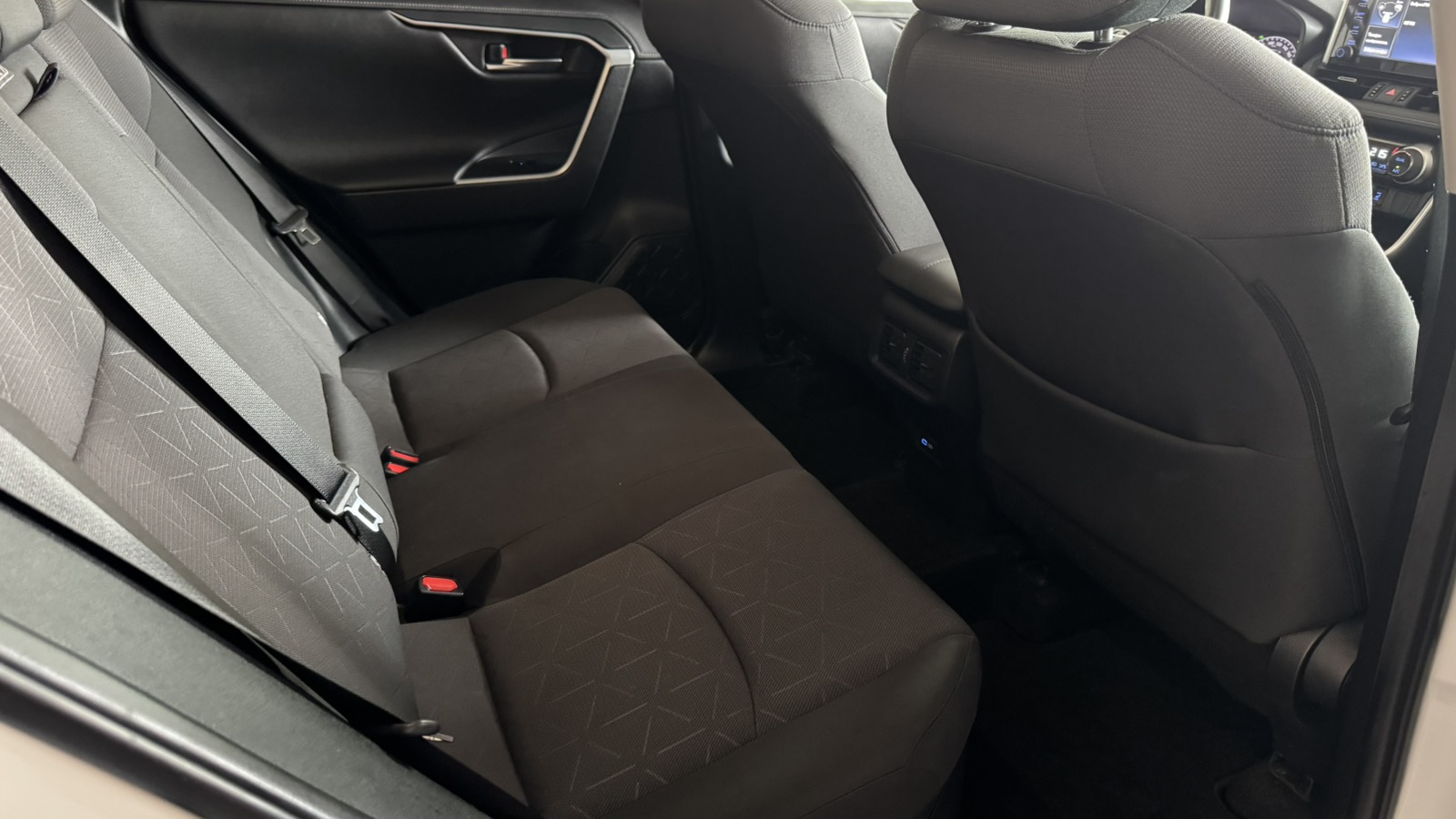 Toyota RAV4 2022 року, Універсал, Тойота Центр Київ "Автосаміт Укравто", м.Київ | Фото № 7 Toyota RAV4 2022 року з пробігом 100340 км, Універсал, Тойота Центр Київ "Автосаміт Укравто", м.Київ - 1525000 ГРН | Фото № 7