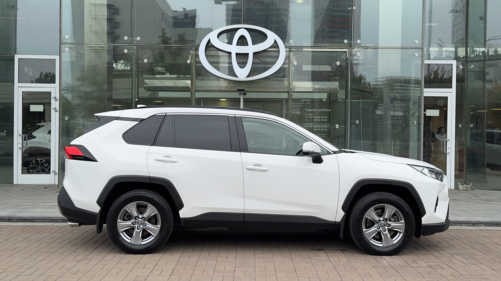 Toyota RAV4 2022 року, Універсал, Тойота Центр Київ "Автосаміт Укравто", м.Київ | Фото № 16 Toyota RAV4 2022 року з пробігом 100340 км, Універсал, Тойота Центр Київ "Автосаміт Укравто", м.Київ - 1525000 ГРН | Фото № 16