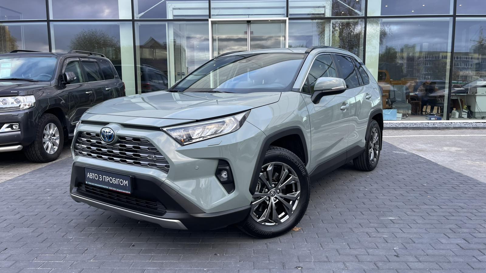 Toyota RAV4 2025 року, Універсал, Тойота Центр Хмельницький "Гранд Мотор", м.Хмельницький | Фото № 1 Toyota RAV4 2025 року з пробігом 16517 км, Універсал, Тойота Центр Хмельницький "Гранд Мотор", м.Хмельницький - 1876000 ГРН | Фото № 1