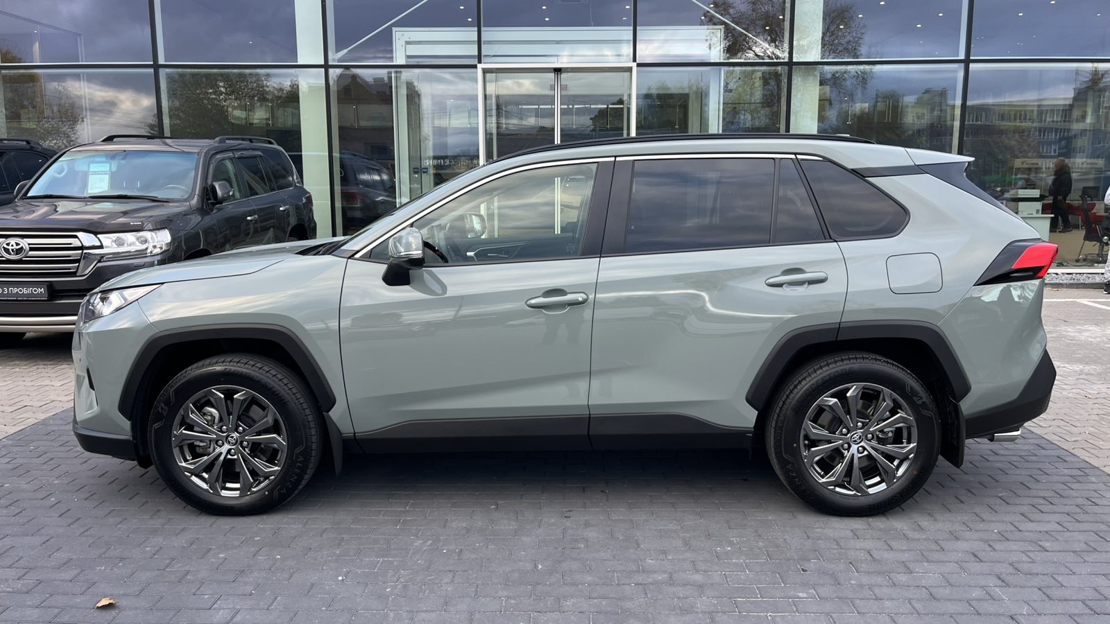 Toyota RAV4 2025 року, Універсал, Тойота Центр Хмельницький "Гранд Мотор", м.Хмельницький | Фото № 3 Toyota RAV4 2025 року з пробігом 16517 км, Універсал, Тойота Центр Хмельницький "Гранд Мотор", м.Хмельницький - 1876000 ГРН | Фото № 3
