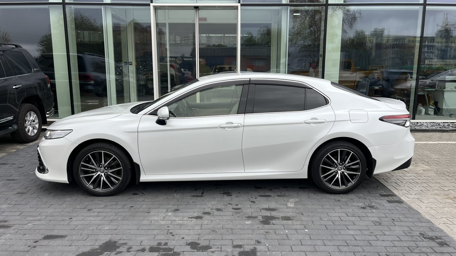 Toyota CAMRY 2021 року з пробігом 68182 км, Седан, Тойота Центр Хмельницький "Гранд Мотор", м.Хмельницький - 1352000 ГРН | Фото № 3