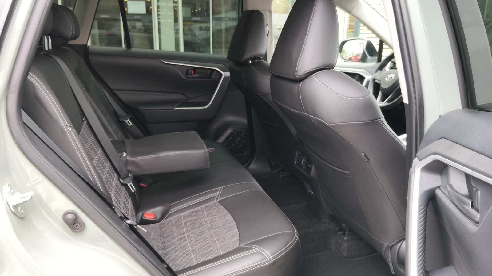 Toyota RAV4 2020 року, Універсал, Тойота Центр Київ "ВіДі Автострада", м.Київ | Фото № 7 Toyota RAV4 2020 року з пробігом 173133 км, Універсал, Тойота Центр Київ "ВіДі Автострада", м.Київ - 1030000 ГРН | Фото № 7