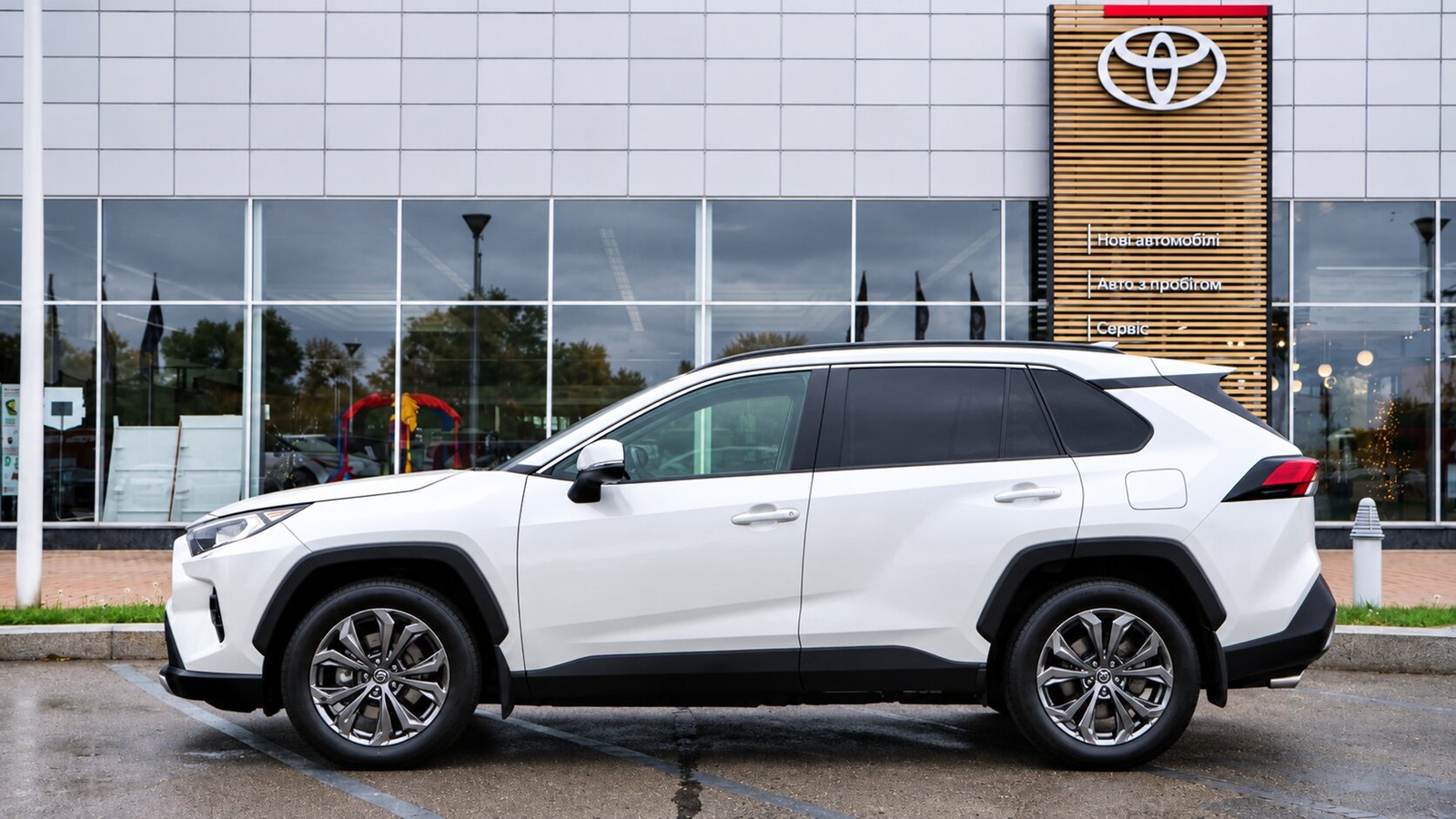 Toyota RAV4 2023 року з пробігом 118301 км, Універсал, Тойота Центр Київ "Автосаміт Укравто Столичне", м.Київ - 1575000 ГРН | Фото № 3
