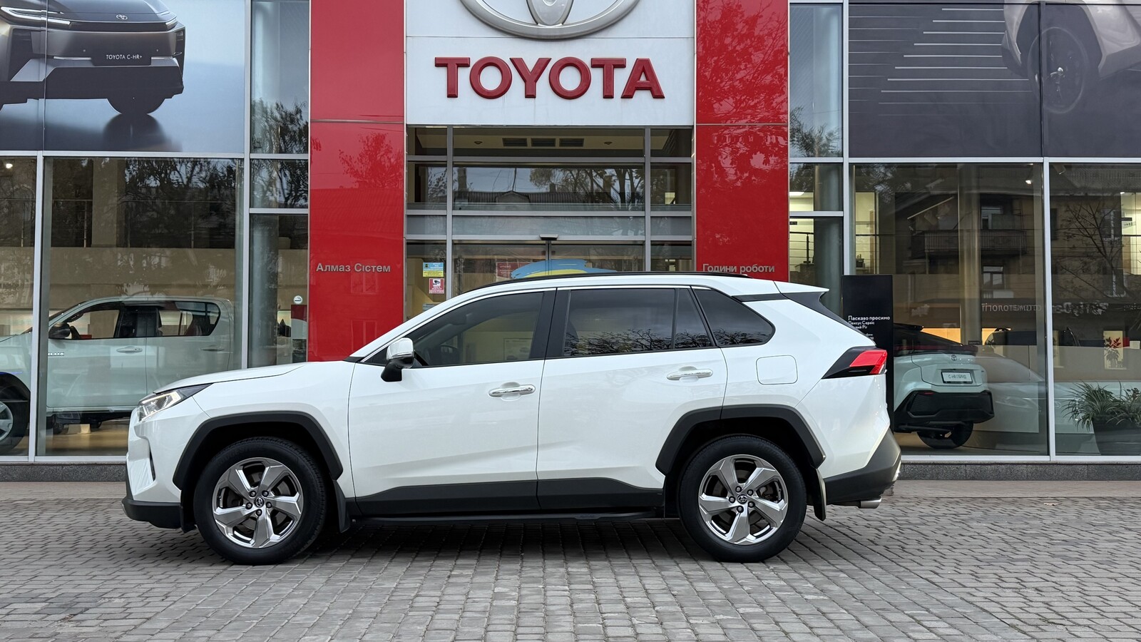 Toyota RAV4 2019 року з пробігом 76005 км, Універсал, Тойота Центр Кривий Ріг "Алмаз Сістем", м.Кривий Ріг - 1400000 ГРН | Фото № 3
