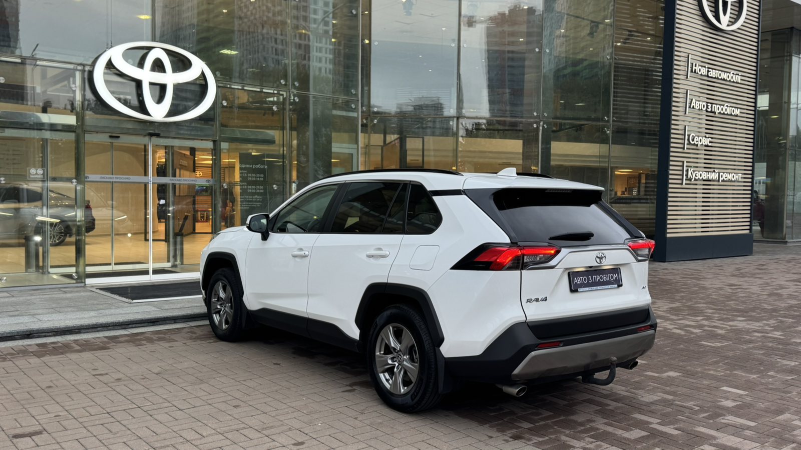 Toyota RAV4 2023 року, Універсал, Тойота Центр Київ "Автосаміт Укравто", м.Київ | Фото № 2 Toyota RAV4 2023 року з пробігом 194197 км, Універсал, Тойота Центр Київ "Автосаміт Укравто", м.Київ - 1188000 ГРН | Фото № 2