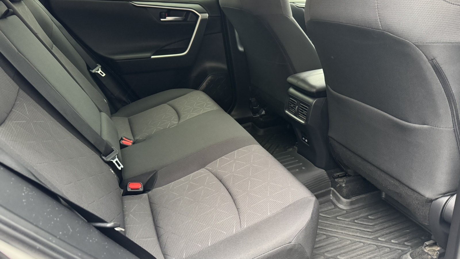 Toyota RAV4 2023 року, Універсал, Тойота Центр Київ "Автосаміт Укравто", м.Київ | Фото № 7 Toyota RAV4 2023 року з пробігом 194197 км, Універсал, Тойота Центр Київ "Автосаміт Укравто", м.Київ - 1188000 ГРН | Фото № 7