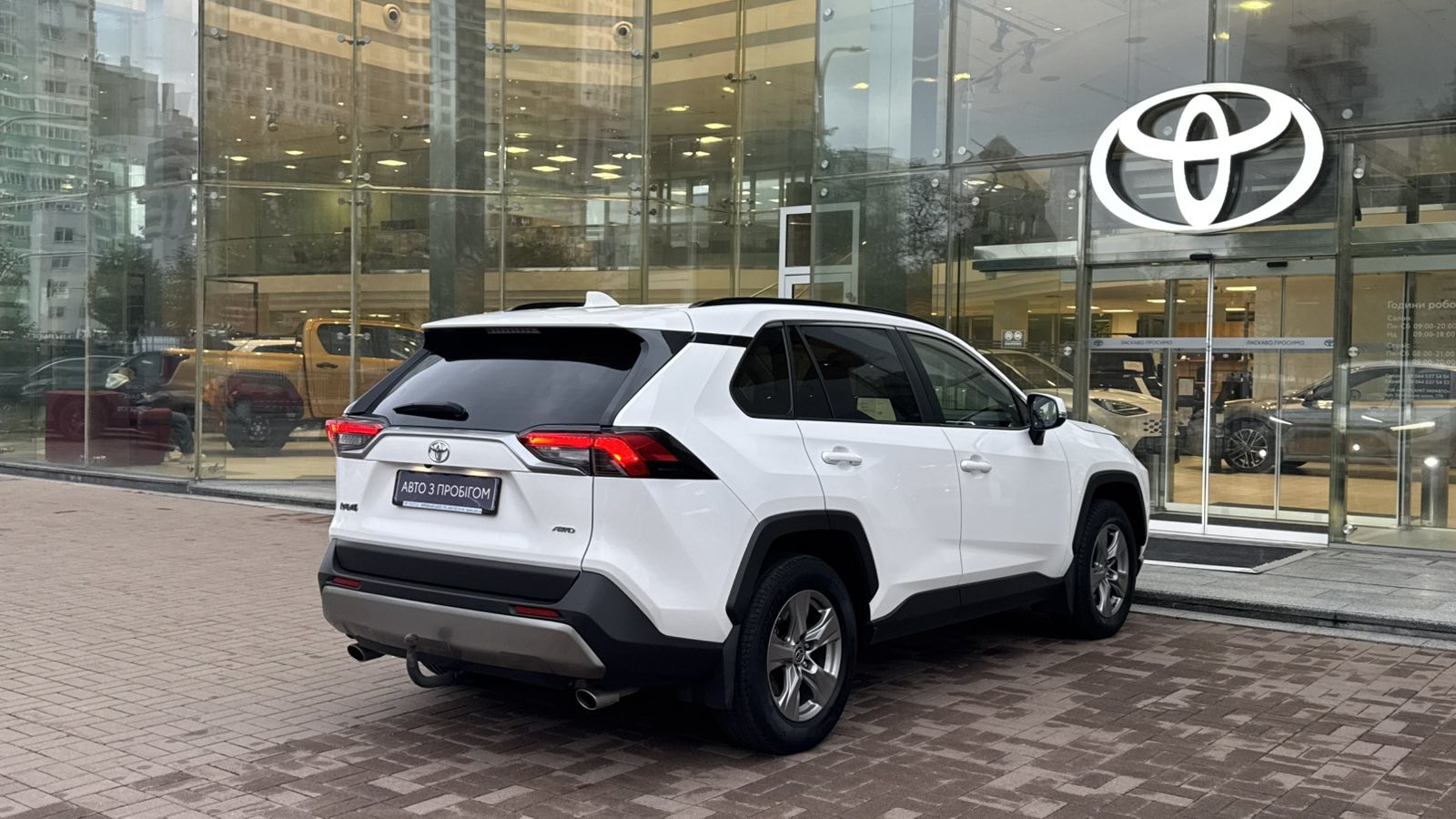 Toyota RAV4 2023 року, Універсал, Тойота Центр Київ "Автосаміт Укравто", м.Київ | Фото № 17 Toyota RAV4 2023 року з пробігом 194197 км, Універсал, Тойота Центр Київ "Автосаміт Укравто", м.Київ - 1188000 ГРН | Фото № 17