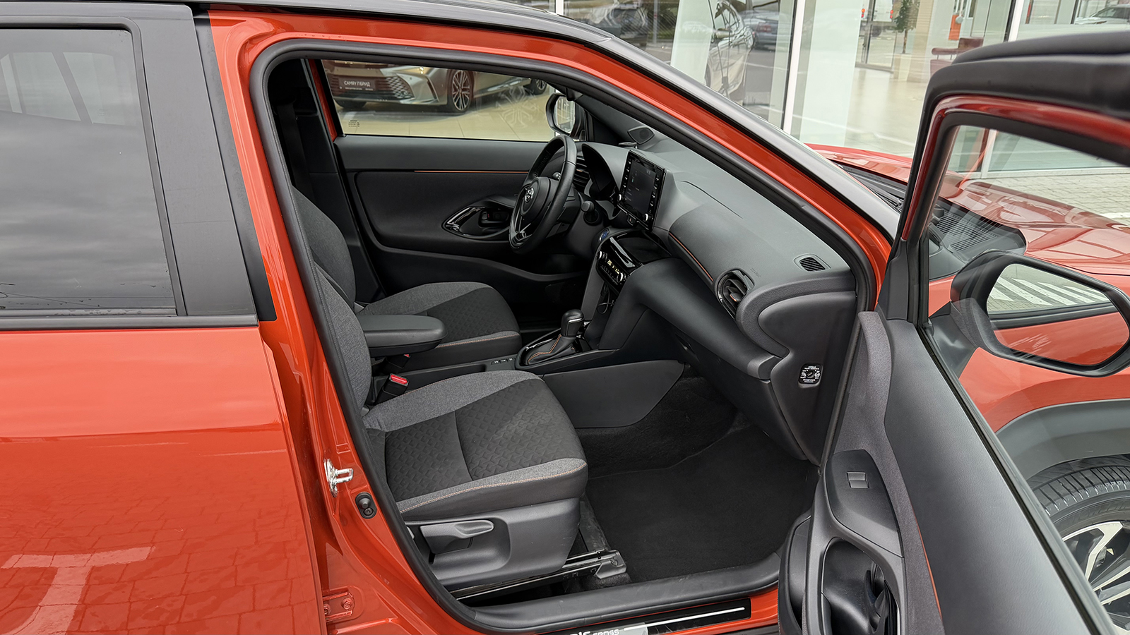 Toyota YARIS CROSS 2023 року, Хетчбек, Тойота Центр Рівне "Агат Авто", м.Рівне | Фото № 6 Toyota YARIS CROSS 2023 року з пробігом 33692 км, Хетчбек, Тойота Центр Рівне "Агат Авто", м.Рівне - 1161000 ГРН | Фото № 6