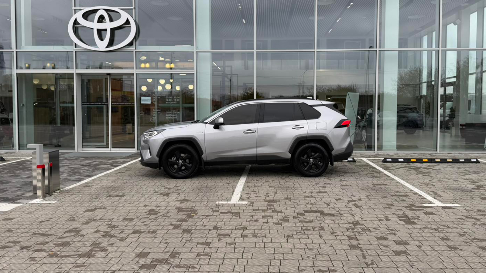 Toyota RAV4 2021 року з пробігом 69704 км, Універсал, Тойота Центр Рівне "Агат Авто", м.Рівне - 1526610 ГРН | Фото № 3