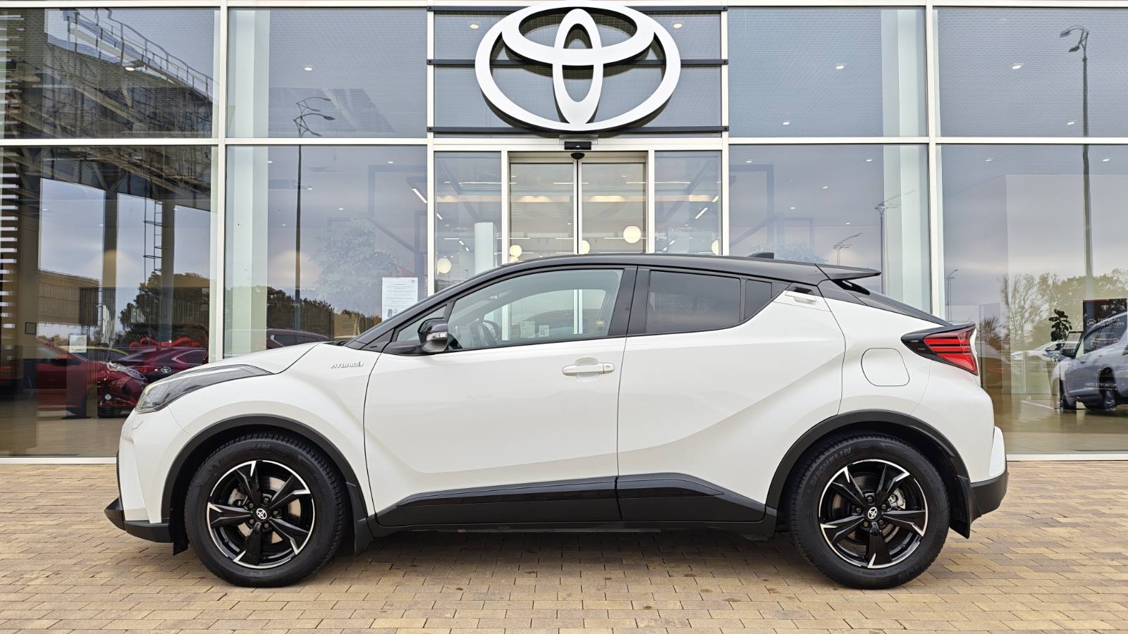 Toyota C-HR 2021 року, Хетчбек, Тойота Центр Київ "ВІДІ Аеропорт", м.Київ | Фото № 3 Toyota C-HR 2021 року з пробігом 49308 км, Хетчбек, Тойота Центр Київ "ВІДІ Аеропорт", м.Київ - 1300000 ГРН | Фото № 3