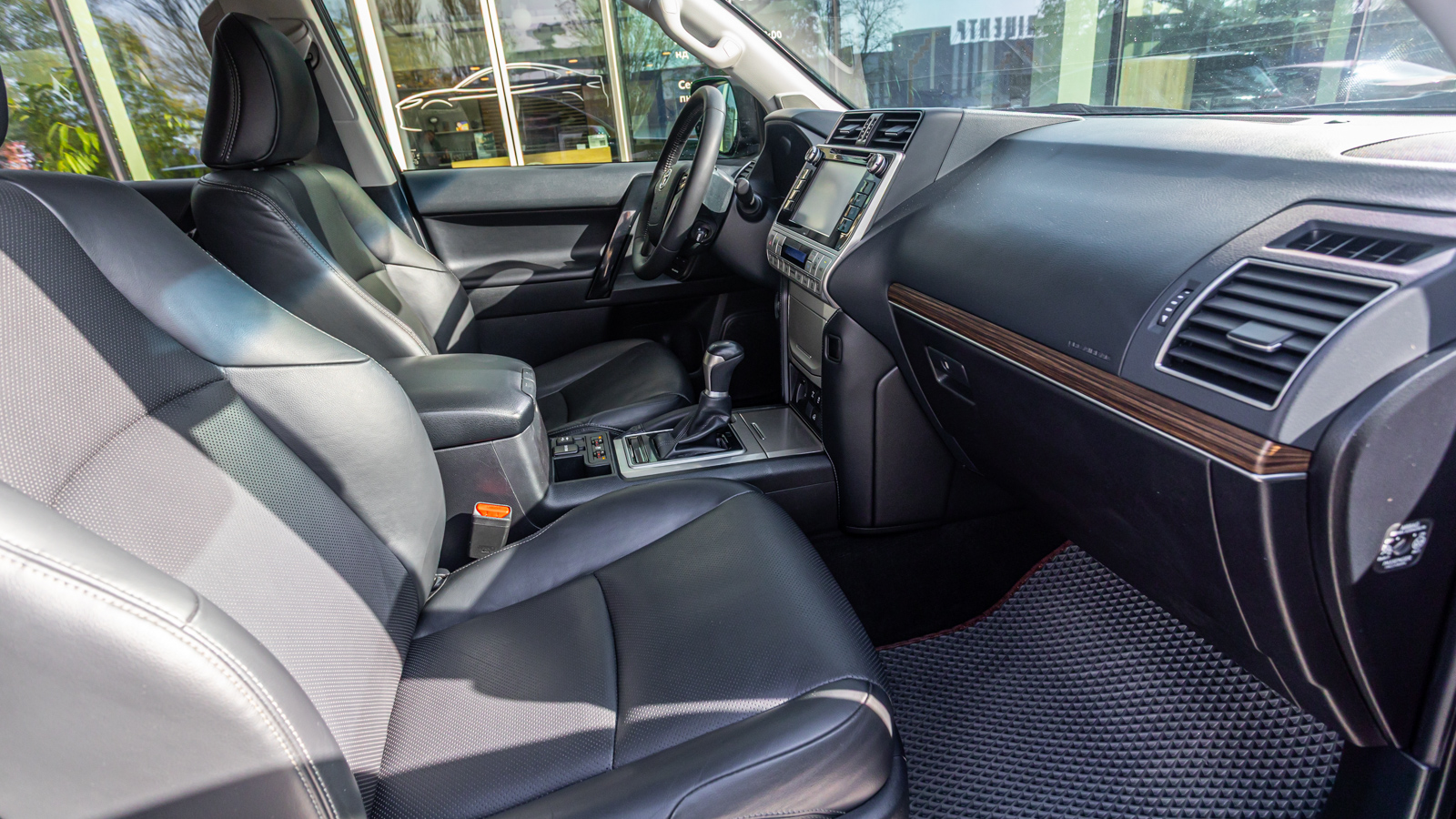 Toyota LAND CRUISER PRADO 2019 року, Універсал, Тойота Центр Дніпро "Алмаз Мотор" на Запорізькому шосе, м.Дніпро | Фото № 6 Toyota LAND CRUISER PRADO 2019 року з пробігом 186230 км, Універсал, Тойота Центр Дніпро "Алмаз Мотор" на Запорізькому шосе, м.Дніпро - 1800000 ГРН | Фото № 6