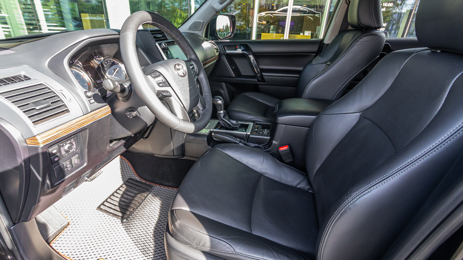 Toyota LAND CRUISER PRADO 2019 року, Універсал, Тойота Центр Дніпро "Алмаз Мотор" на Запорізькому шосе, м.Дніпро | Фото № 14 Toyota LAND CRUISER PRADO 2019 року з пробігом 186230 км, Універсал, Тойота Центр Дніпро "Алмаз Мотор" на Запорізькому шосе, м.Дніпро - 1800000 ГРН | Фото № 14