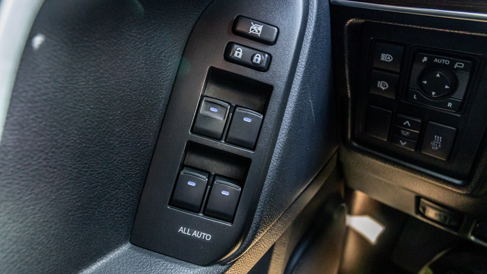 Toyota LAND CRUISER PRADO 2019 року, Універсал, Тойота Центр Дніпро "Алмаз Мотор" на Запорізькому шосе, м.Дніпро | Фото № 24 Toyota LAND CRUISER PRADO 2019 року з пробігом 186230 км, Універсал, Тойота Центр Дніпро "Алмаз Мотор" на Запорізькому шосе, м.Дніпро - 1800000 ГРН | Фото № 24