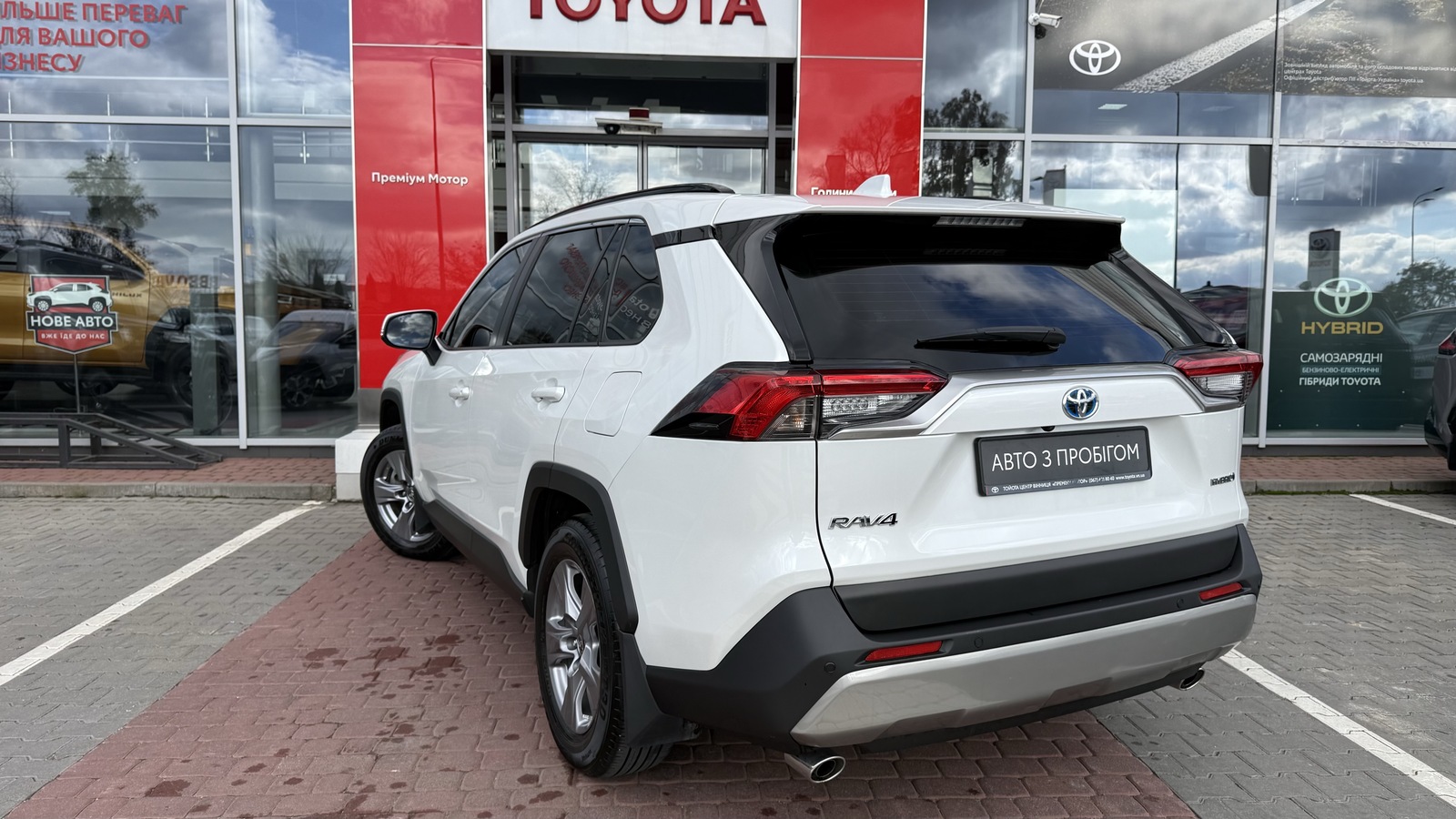 Toyota RAV4 2024 року, Універсал, Тойота Центр Вінниця "Преміум Мотор", м.Вінниця | Фото № 2 Toyota RAV4 2024 року з пробігом 21718 км, Універсал, Тойота Центр Вінниця "Преміум Мотор", м.Вінниця - 1700000 ГРН | Фото № 2
