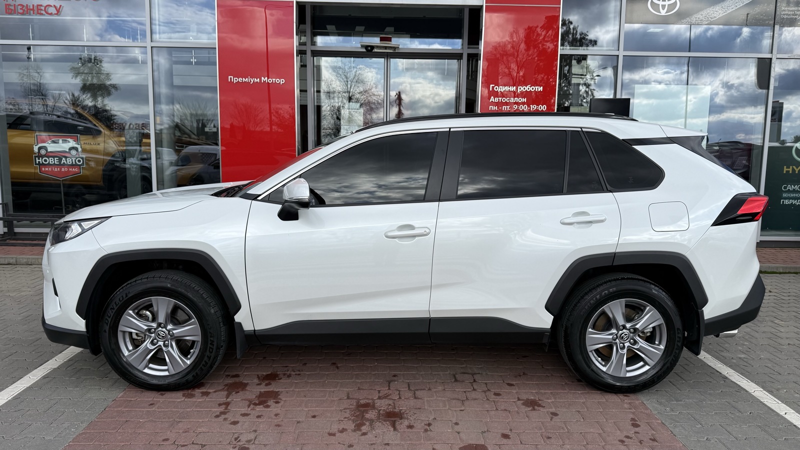 Toyota RAV4 2024 року, Універсал, Тойота Центр Вінниця "Преміум Мотор", м.Вінниця | Фото № 3 Toyota RAV4 2024 року з пробігом 21718 км, Універсал, Тойота Центр Вінниця "Преміум Мотор", м.Вінниця - 1700000 ГРН | Фото № 3