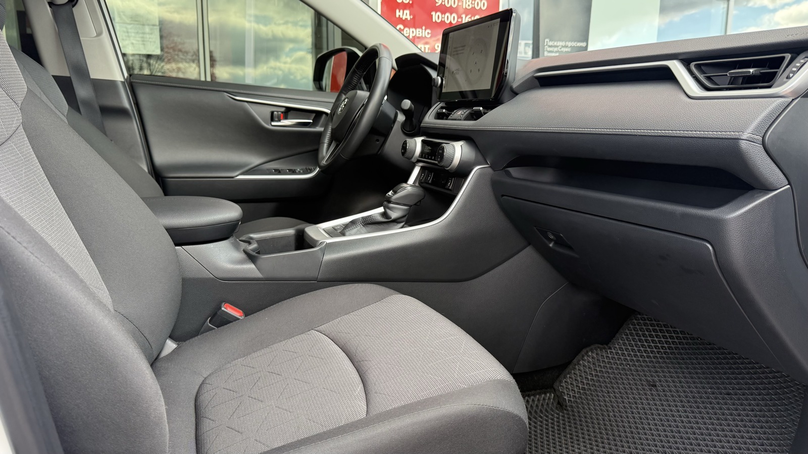 Toyota RAV4 2024 року, Універсал, Тойота Центр Вінниця "Преміум Мотор", м.Вінниця | Фото № 6 Toyota RAV4 2024 року з пробігом 21718 км, Універсал, Тойота Центр Вінниця "Преміум Мотор", м.Вінниця - 1700000 ГРН | Фото № 6