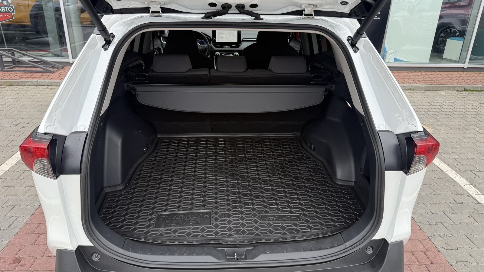 Toyota RAV4 2024 року, Універсал, Тойота Центр Вінниця "Преміум Мотор", м.Вінниця | Фото № 10 Toyota RAV4 2024 року з пробігом 21718 км, Універсал, Тойота Центр Вінниця "Преміум Мотор", м.Вінниця - 1700000 ГРН | Фото № 10