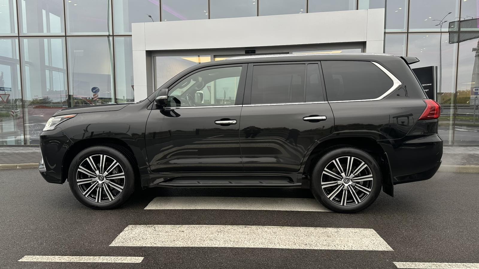 Lexus LX 2021 року, Універсал, Лексус Київ Аеропорт, м.Київ | Фото № 3 Lexus LX 2021 року з пробігом 200700 км, Універсал, Лексус Київ Аеропорт, м.Київ - 3808739 ГРН | Фото № 3