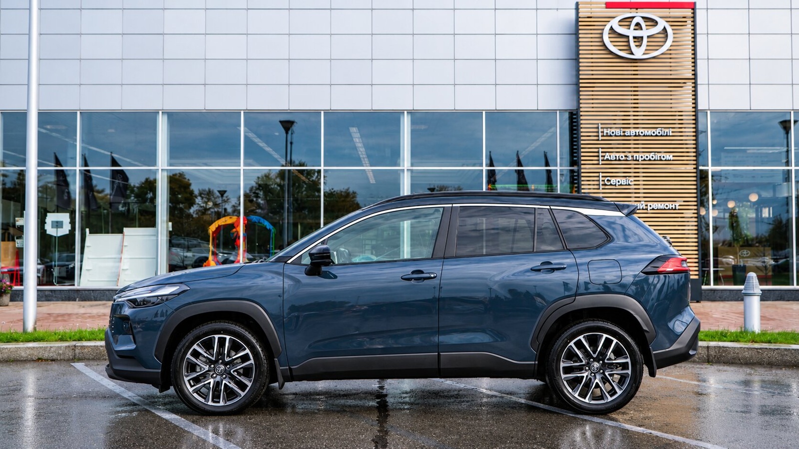 Toyota COROLLA CROSS 2025 року, Універсал, Тойота Центр Київ "Автосаміт Укравто Столичне", м.Київ | Фото № 3 Toyota COROLLA CROSS 2025 року з пробігом 1135 км, Універсал, Тойота Центр Київ "Автосаміт Укравто Столичне", м.Київ - 1845000 ГРН | Фото № 3