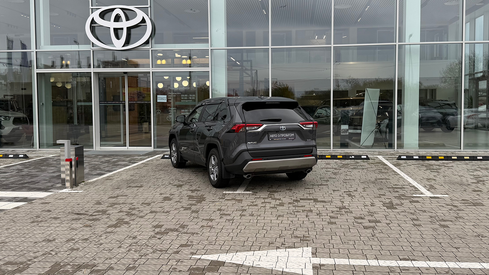 Toyota RAV4 2025 року, Універсал, Тойота Центр Рівне "Агат Авто", м.Рівне | Фото № 2 Toyota RAV4 2025 року з пробігом 15769 км, Універсал, Тойота Центр Рівне "Агат Авто", м.Рівне - 1767000 ГРН | Фото № 2