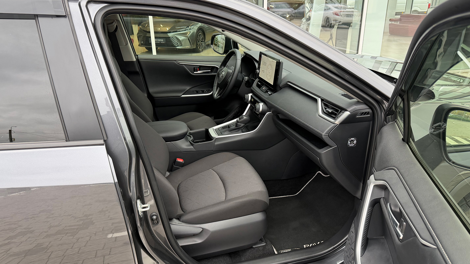 Toyota RAV4 2025 року, Універсал, Тойота Центр Рівне "Агат Авто", м.Рівне | Фото № 6 Toyota RAV4 2025 року з пробігом 15769 км, Універсал, Тойота Центр Рівне "Агат Авто", м.Рівне - 1767000 ГРН | Фото № 6