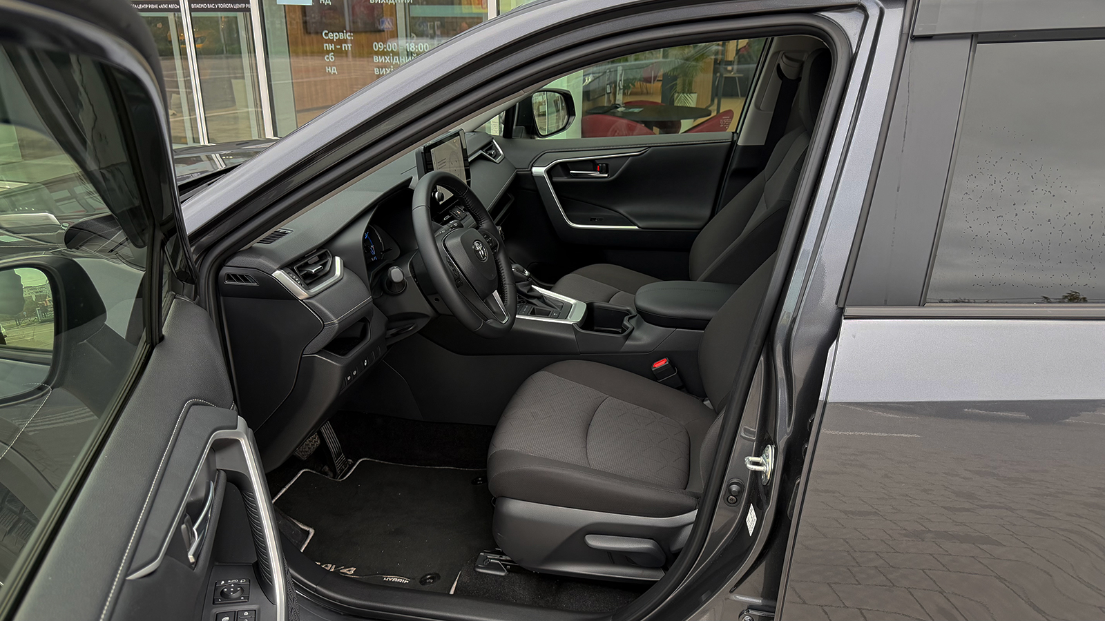 Toyota RAV4 2025 року, Універсал, Тойота Центр Рівне "Агат Авто", м.Рівне | Фото № 12 Toyota RAV4 2025 року з пробігом 15769 км, Універсал, Тойота Центр Рівне "Агат Авто", м.Рівне - 1767000 ГРН | Фото № 12