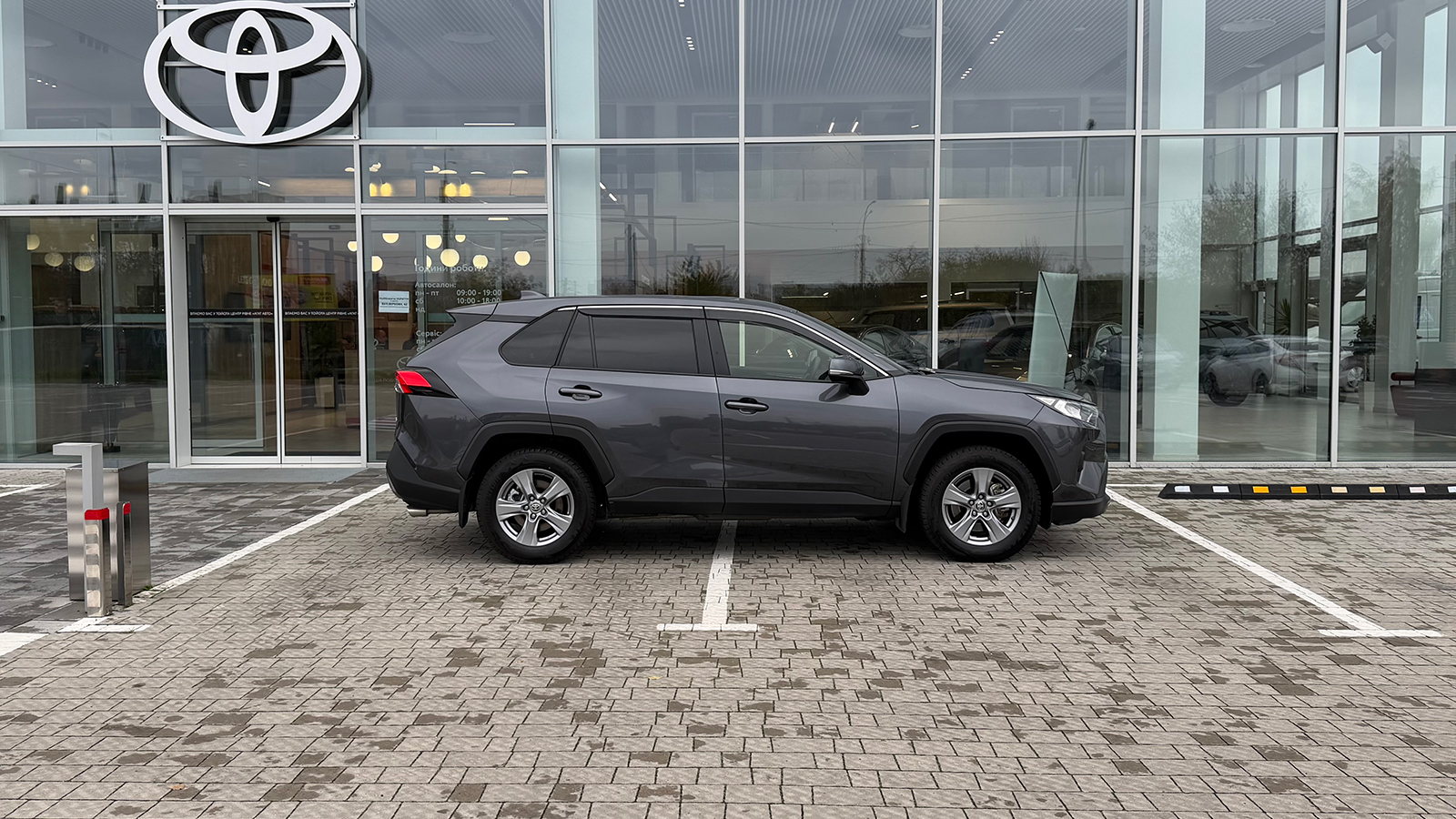 Toyota RAV4 2025 року, Універсал, Тойота Центр Рівне "Агат Авто", м.Рівне | Фото № 17 Toyota RAV4 2025 року з пробігом 15769 км, Універсал, Тойота Центр Рівне "Агат Авто", м.Рівне - 1767000 ГРН | Фото № 17