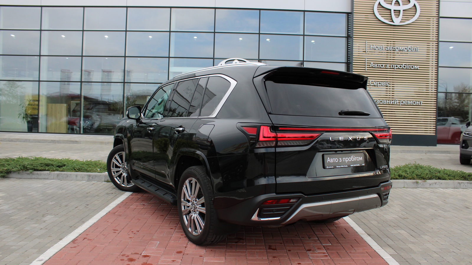 Lexus LX 2023 року з пробігом 99049 км, Універсал, Тойота Центр Черкаси "Мотор Сіті", м.Черкаси - 4370000 ГРН | Фото № 2