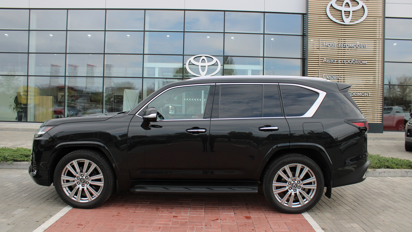 Lexus LX 2023 року з пробігом 99049 км, Універсал, Тойота Центр Черкаси "Мотор Сіті", м.Черкаси - 4370000 ГРН | Фото № 3