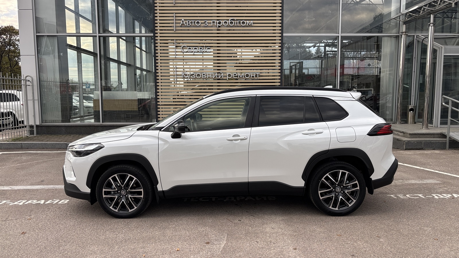 Toyota COROLLA CROSS 2025 року з пробігом 9288 км, Універсал, Тойота Центр Біла Церква "Автосаміт Укравто", м.Біла Церква - 1778000 ГРН | Фото № 3
