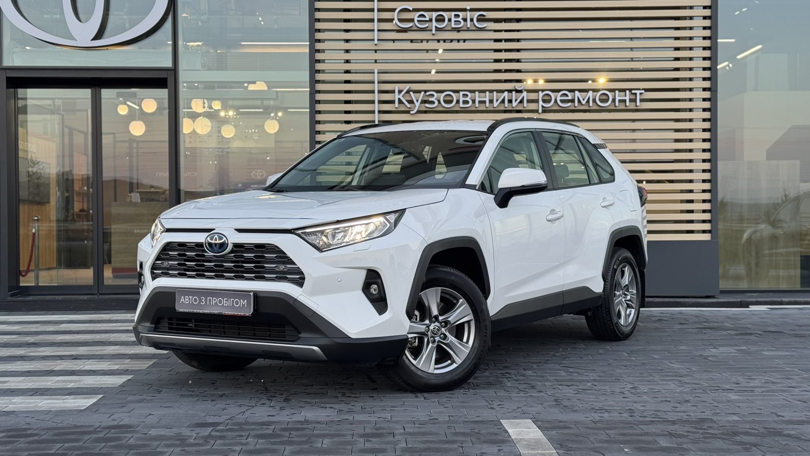 Toyota RAV4 2025 року, Універсал, Тойота Центр Ужгород "Карат Мотор", м.Ужгород | Фото № 1 Toyota RAV4 2025 року з пробігом 13354 км, Універсал, Тойота Центр Ужгород "Карат Мотор", м.Ужгород - 1675620 ГРН | Фото № 1