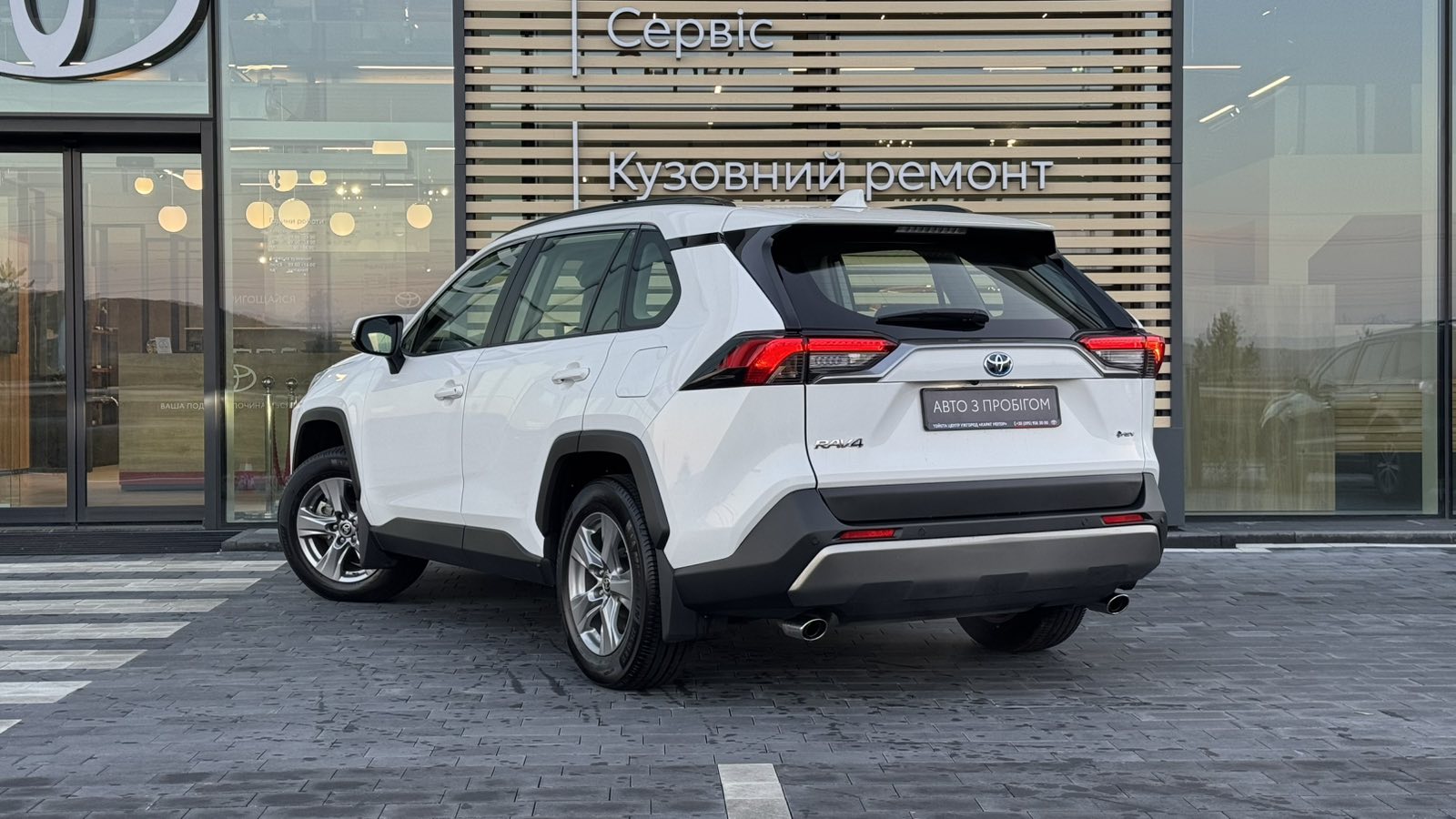 Toyota RAV4 2025 року, Універсал, Тойота Центр Ужгород "Карат Мотор", м.Ужгород | Фото № 2 Toyota RAV4 2025 року з пробігом 13354 км, Універсал, Тойота Центр Ужгород "Карат Мотор", м.Ужгород - 1675620 ГРН | Фото № 2