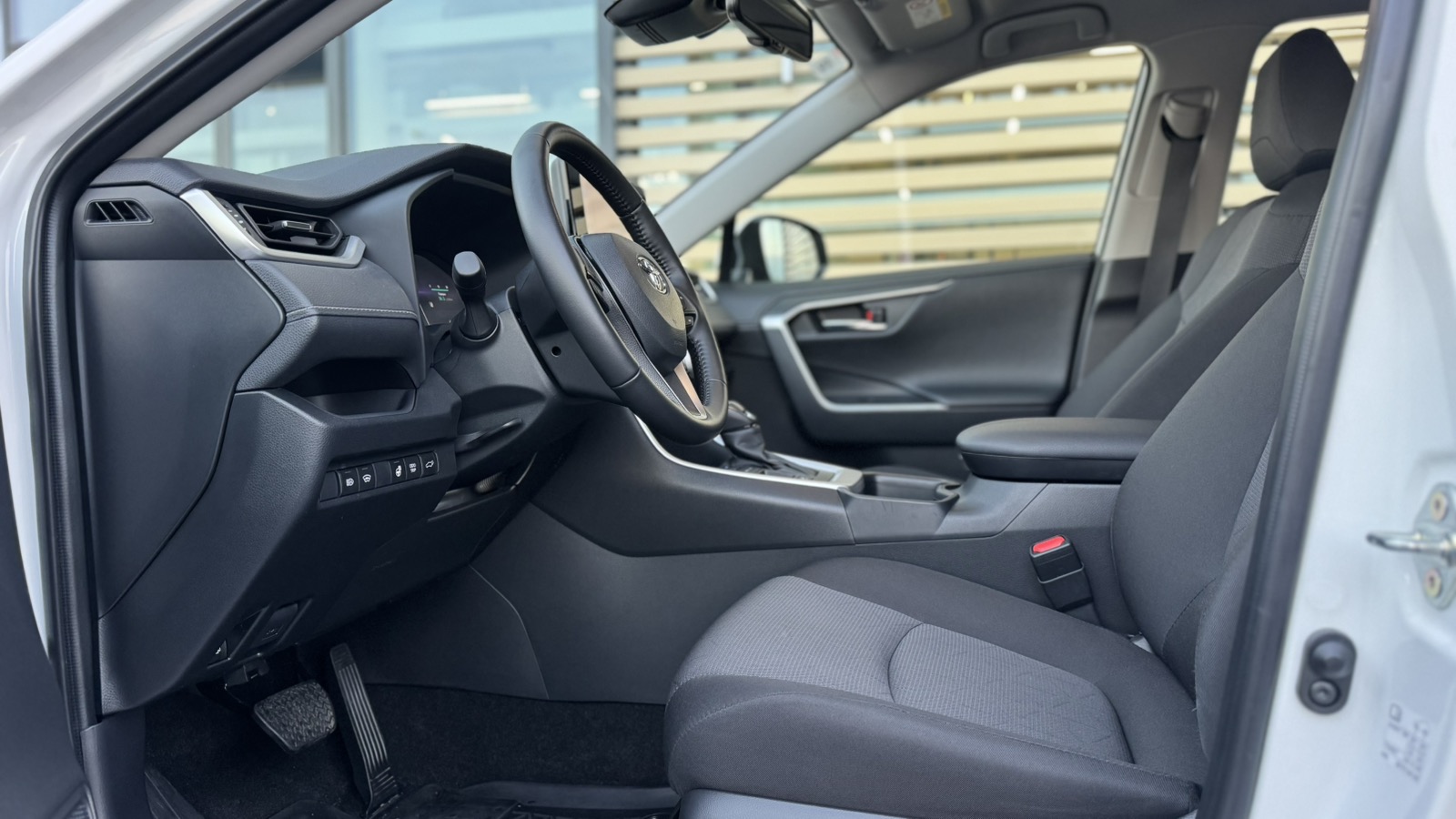 Toyota RAV4 2025 року, Універсал, Тойота Центр Ужгород "Карат Мотор", м.Ужгород | Фото № 12 Toyota RAV4 2025 року з пробігом 13354 км, Універсал, Тойота Центр Ужгород "Карат Мотор", м.Ужгород - 1675620 ГРН | Фото № 12