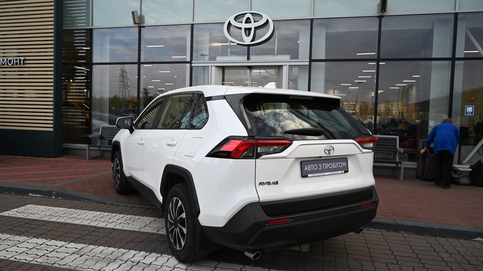 Toyota RAV4 2020 року, Універсал, Тойота Центр Київ "Сіті Плаза", м.Київ | Фото № 2 Toyota RAV4 2020 року з пробігом 128440 км, Універсал, Тойота Центр Київ "Сіті Плаза", м.Київ - 983250 ГРН | Фото № 2