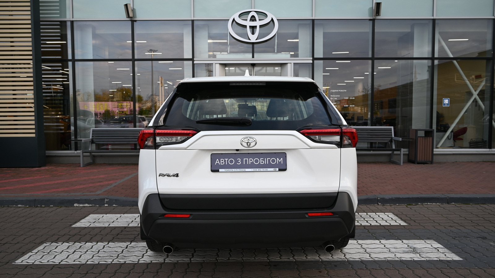 Toyota RAV4 2020 року, Універсал, Тойота Центр Київ "Сіті Плаза", м.Київ | Фото № 4 Toyota RAV4 2020 року з пробігом 128440 км, Універсал, Тойота Центр Київ "Сіті Плаза", м.Київ - 983250 ГРН | Фото № 4