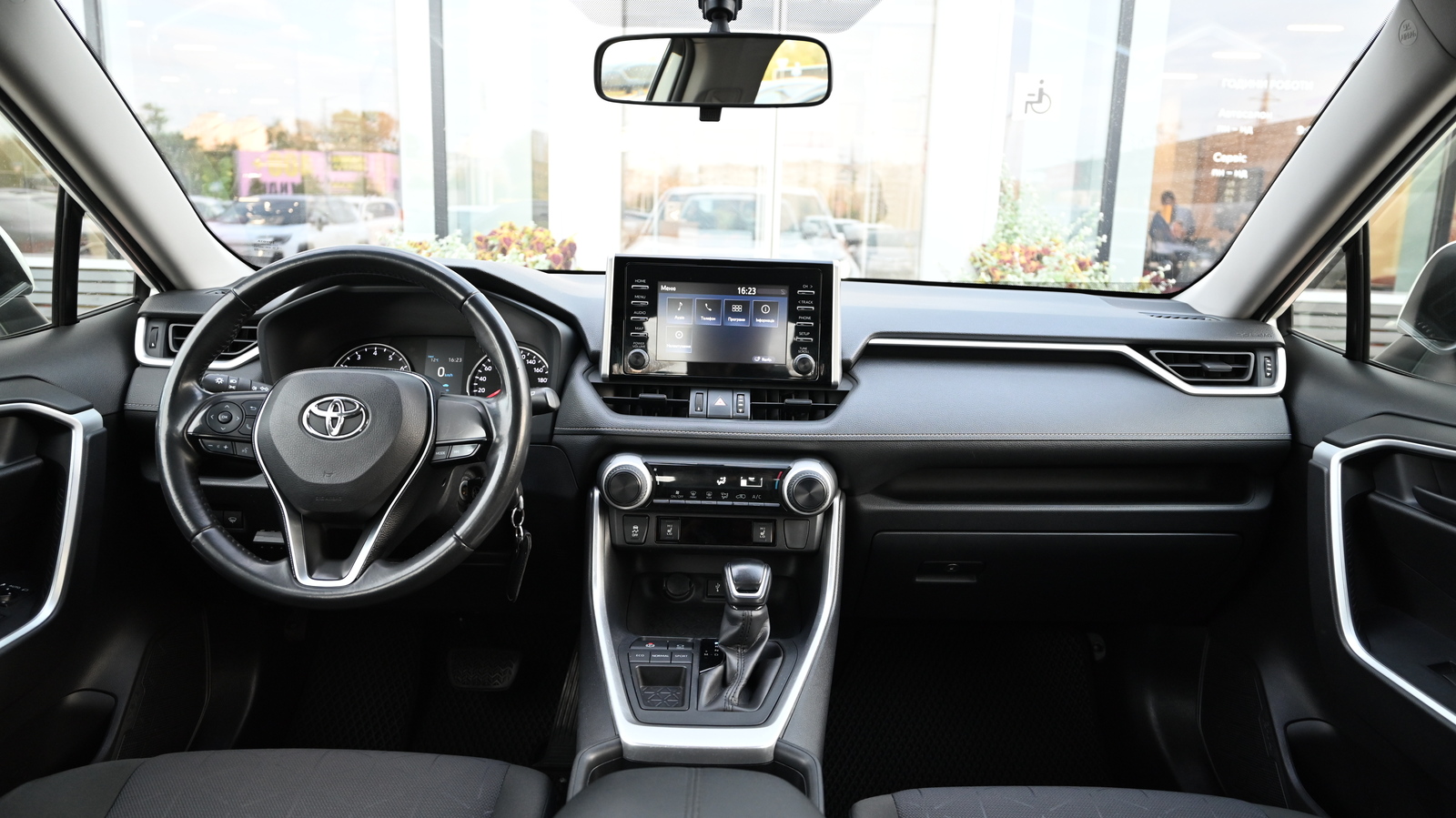 Toyota RAV4 2020 року, Універсал, Тойота Центр Київ "Сіті Плаза", м.Київ | Фото № 8 Toyota RAV4 2020 року з пробігом 128440 км, Універсал, Тойота Центр Київ "Сіті Плаза", м.Київ - 983250 ГРН | Фото № 8