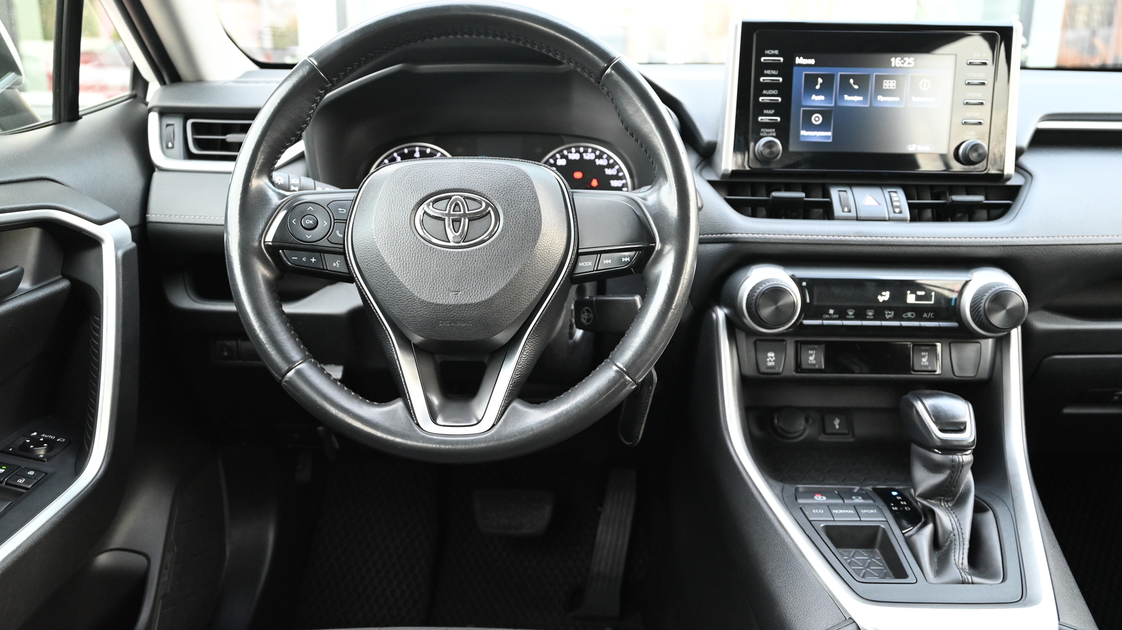 Toyota RAV4 2020 року, Універсал, Тойота Центр Київ "Сіті Плаза", м.Київ | Фото № 9 Toyota RAV4 2020 року з пробігом 128440 км, Універсал, Тойота Центр Київ "Сіті Плаза", м.Київ - 983250 ГРН | Фото № 9