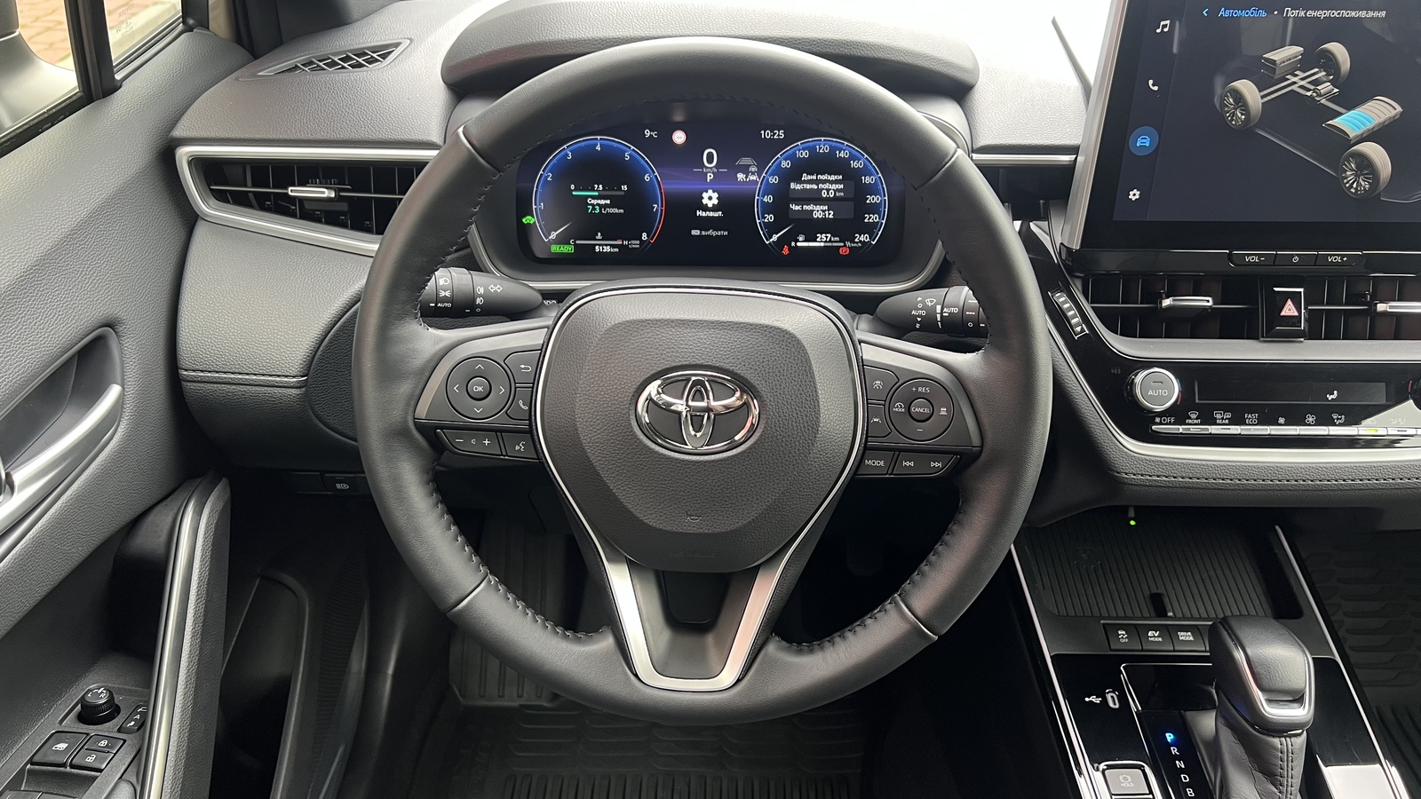 Toyota COROLLA CROSS 2025 року, Універсал, Тойота Центр Вінниця "Преміум Мотор", м.Вінниця | Фото № 9 Toyota COROLLA CROSS 2025 року з пробігом 5135 км, Універсал, Тойота Центр Вінниця "Преміум Мотор", м.Вінниця - 1845000 ГРН | Фото № 9
