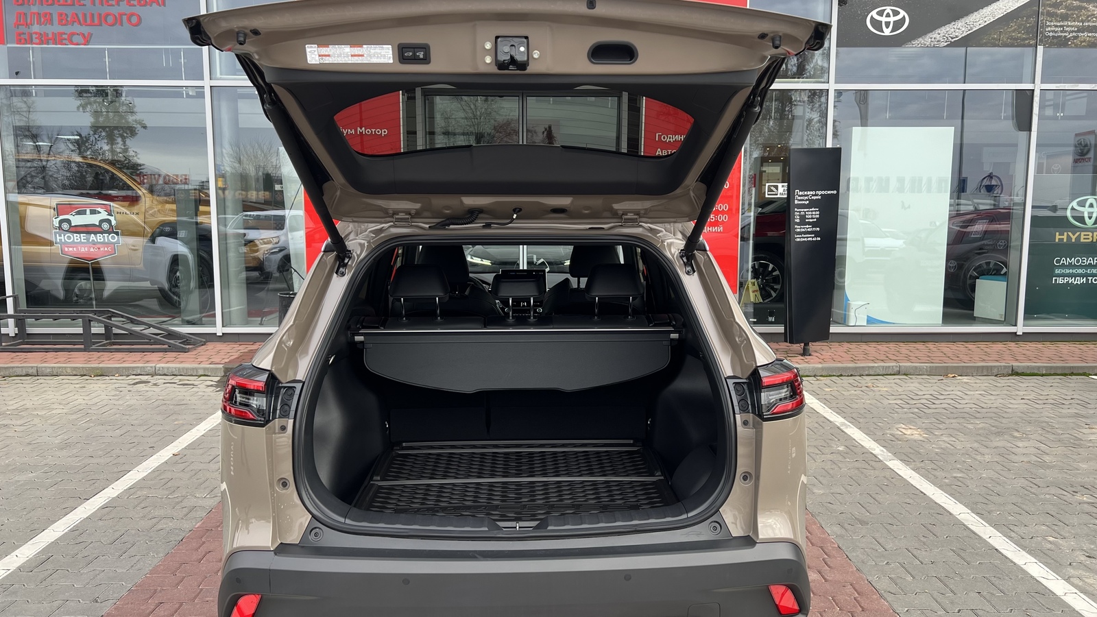 Toyota COROLLA CROSS 2025 року, Універсал, Тойота Центр Вінниця "Преміум Мотор", м.Вінниця | Фото № 10 Toyota COROLLA CROSS 2025 року з пробігом 5135 км, Універсал, Тойота Центр Вінниця "Преміум Мотор", м.Вінниця - 1845000 ГРН | Фото № 10
