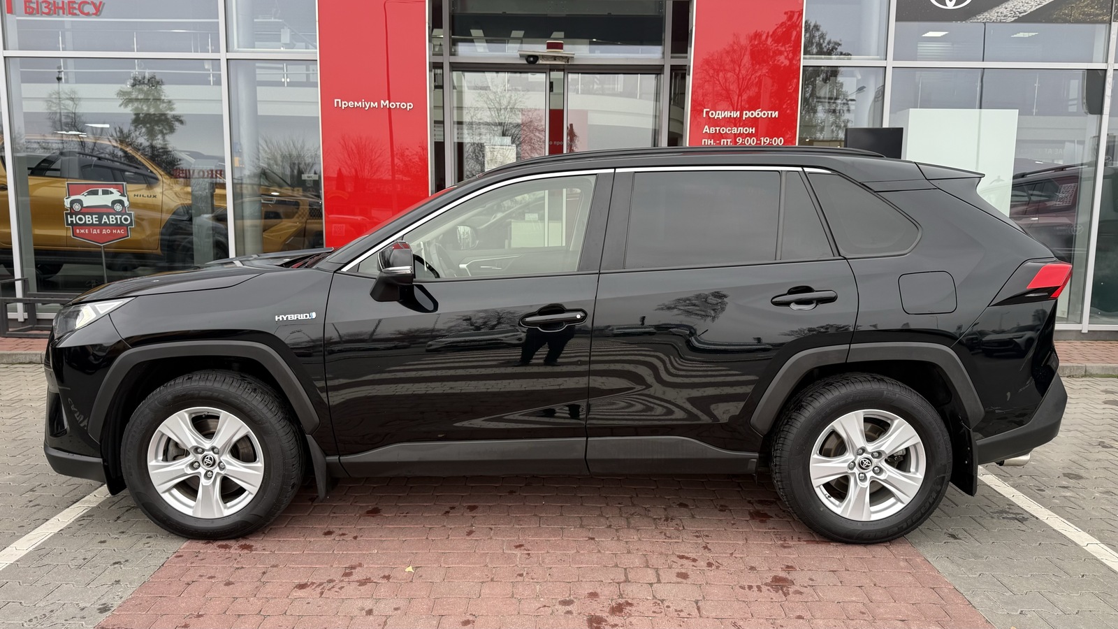 Toyota RAV4 2021 року, Універсал, Тойота Центр Вінниця "Преміум Мотор", м.Вінниця | Фото № 3 Toyota RAV4 2021 року з пробігом 181588 км, Універсал, Тойота Центр Вінниця "Преміум Мотор", м.Вінниця - 1290000 ГРН | Фото № 3