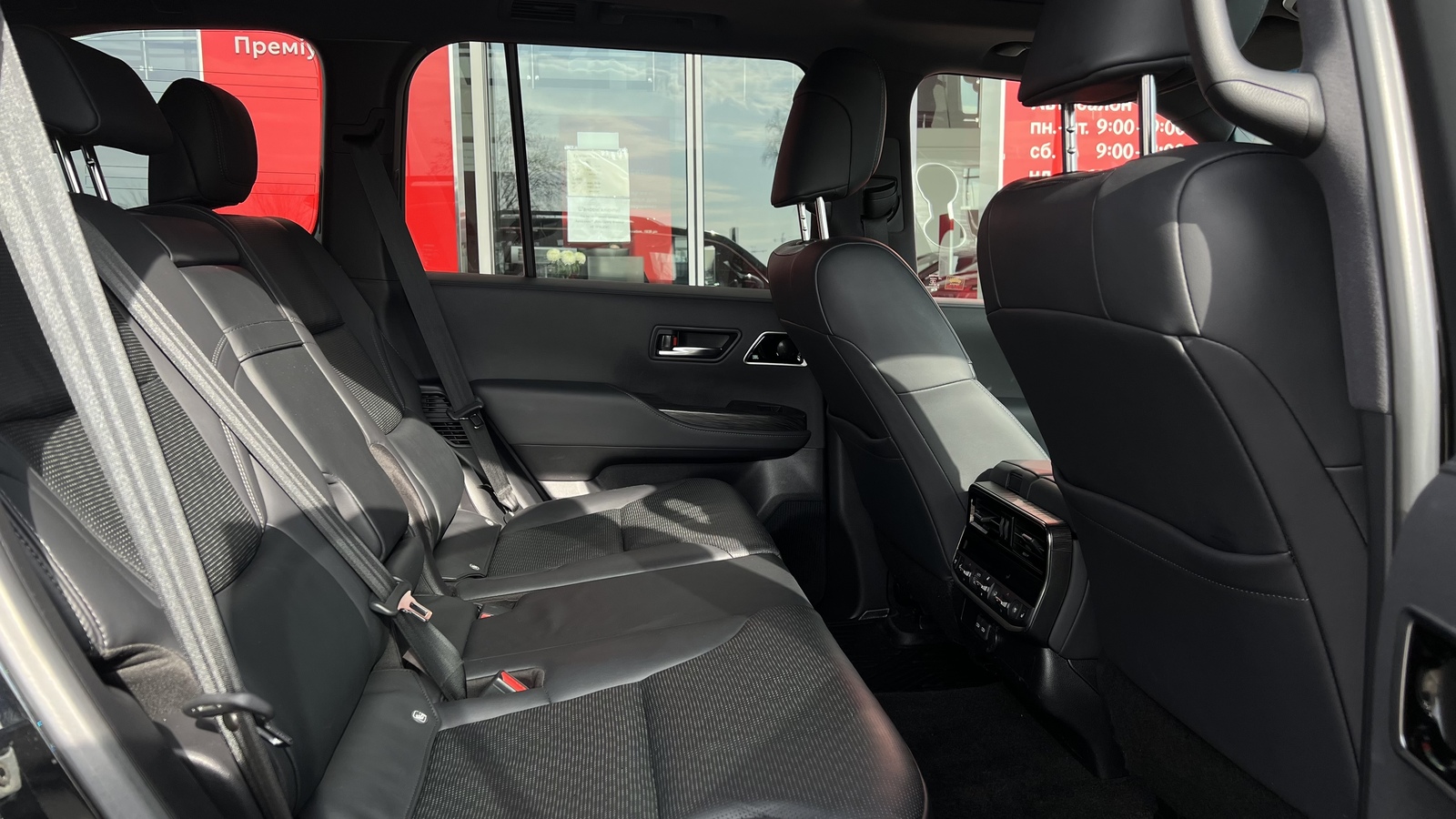 Toyota LAND CRUISER 2023 року, Універсал, Тойота Центр Вінниця "Преміум Мотор", м.Вінниця | Фото № 7 Toyota LAND CRUISER 2023 року з пробігом 150000 км, Універсал, Тойота Центр Вінниця "Преміум Мотор", м.Вінниця - 3240000 ГРН | Фото № 7
