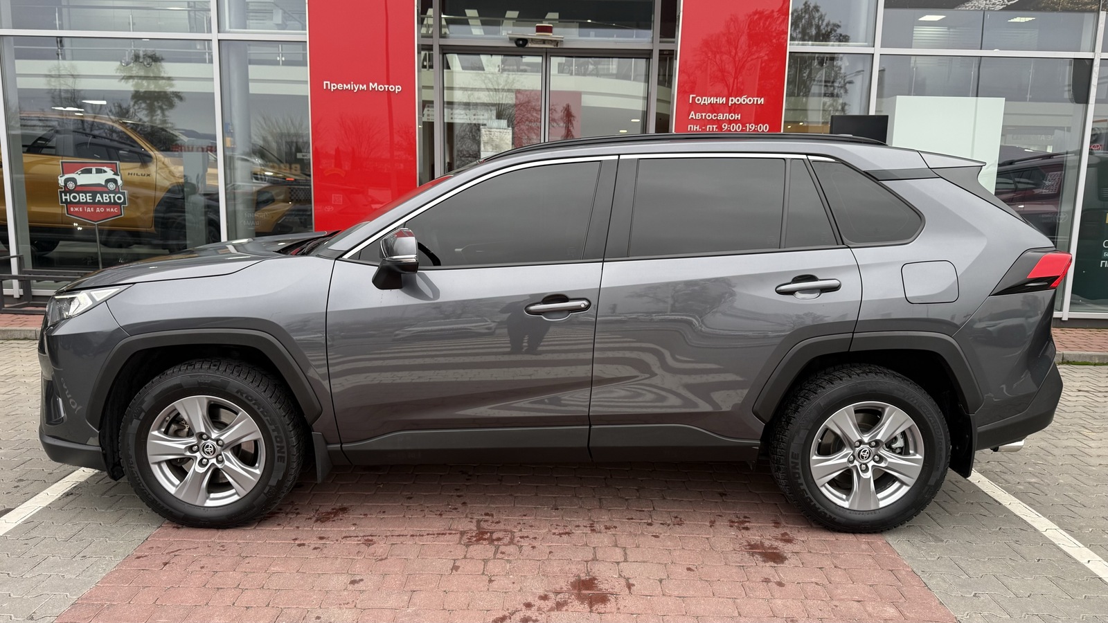 Toyota RAV4 2023 року, Універсал, Тойота Центр Вінниця "Преміум Мотор", м.Вінниця | Фото № 3 Toyota RAV4 2023 року з пробігом 21273 км, Універсал, Тойота Центр Вінниця "Преміум Мотор", м.Вінниця - 1400000 ГРН | Фото № 3