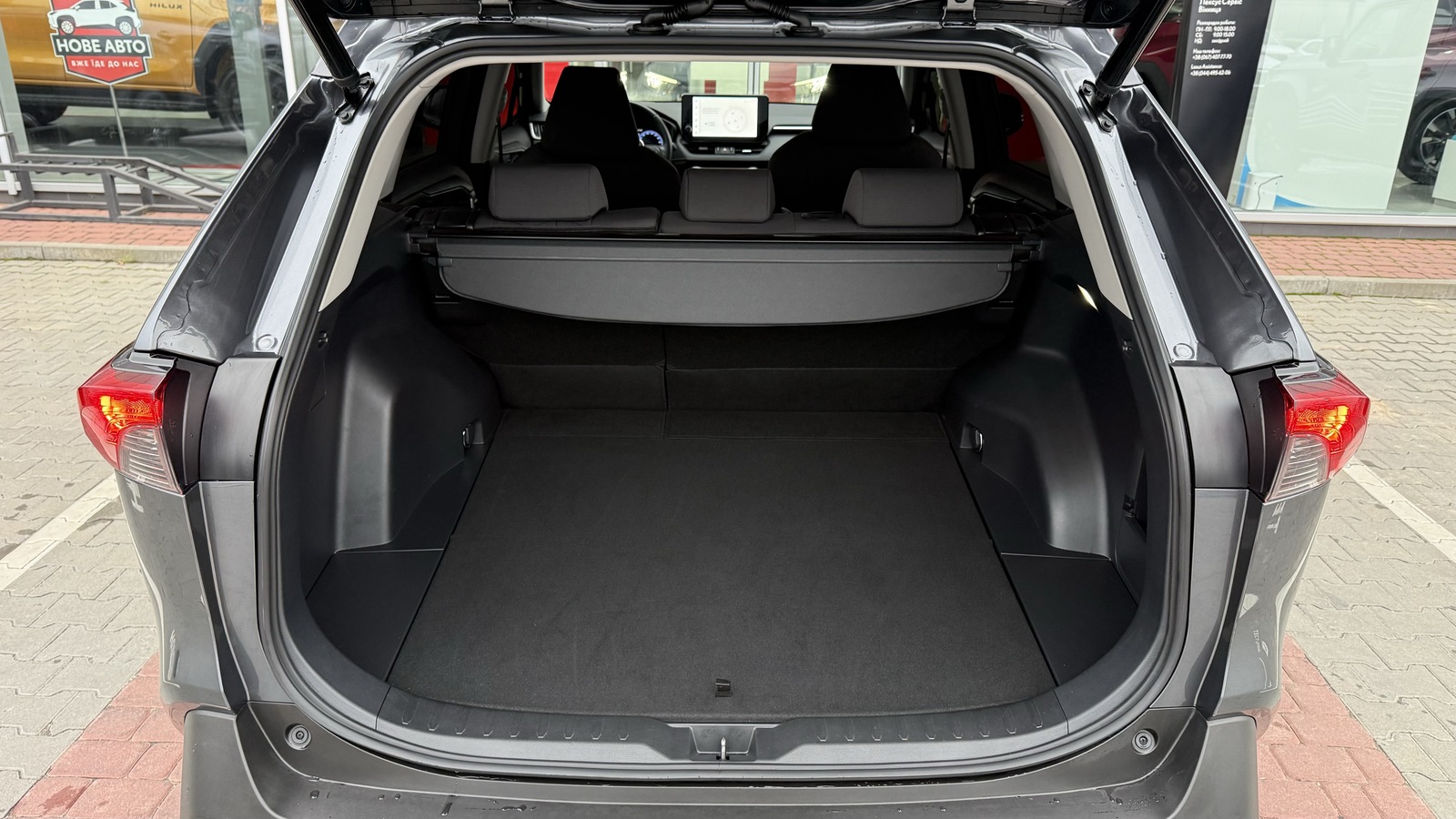 Toyota RAV4 2023 року, Універсал, Тойота Центр Вінниця "Преміум Мотор", м.Вінниця | Фото № 10 Toyota RAV4 2023 року з пробігом 21273 км, Універсал, Тойота Центр Вінниця "Преміум Мотор", м.Вінниця - 1400000 ГРН | Фото № 10