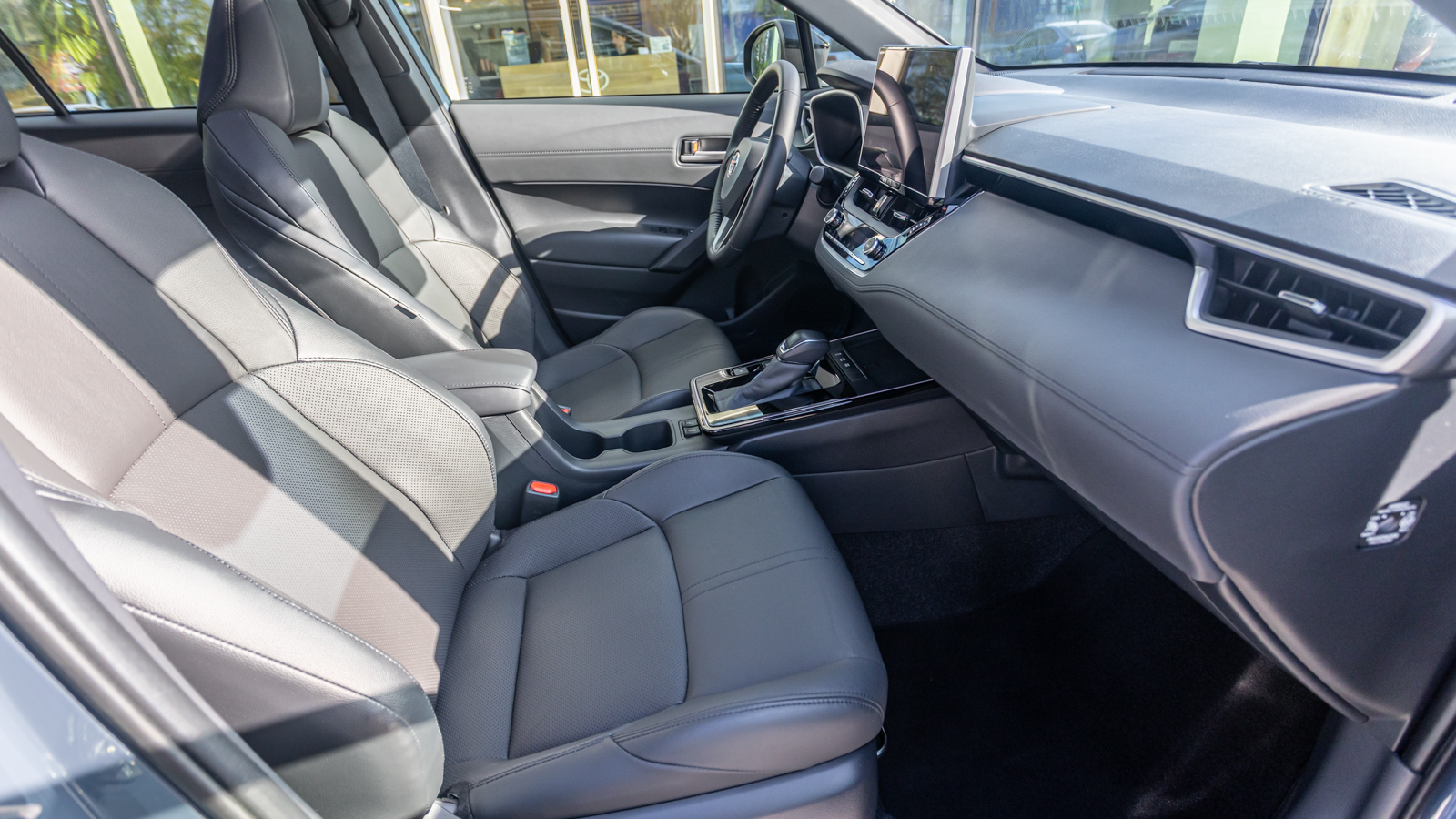 Toyota COROLLA CROSS 2025 року, Універсал, Тойота Центр Дніпро "Алмаз Мотор" на Запорізькому шосе, м.Дніпро | Фото № 6 Toyota COROLLA CROSS 2025 року з пробігом 1489 км, Універсал, Тойота Центр Дніпро "Алмаз Мотор" на Запорізькому шосе, м.Дніпро - 1812380 ГРН | Фото № 6