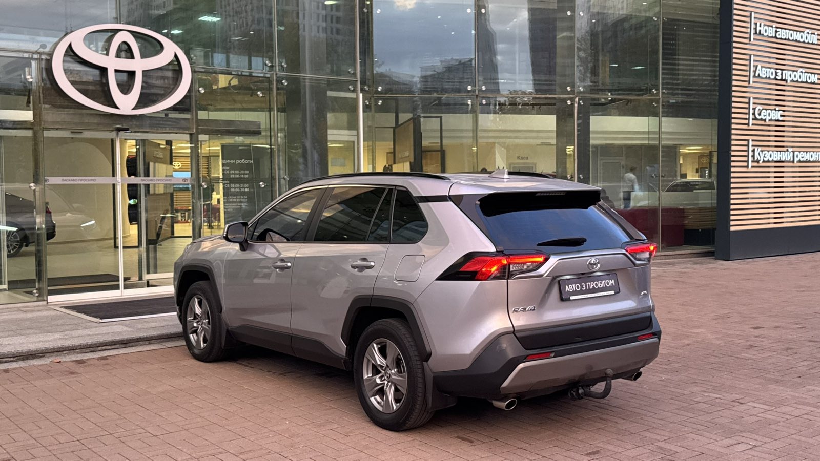 Toyota RAV4 2023 року, Універсал, Тойота Центр Київ "Автосаміт Укравто", м.Київ | Фото № 2 Toyota RAV4 2023 року з пробігом 199931 км, Універсал, Тойота Центр Київ "Автосаміт Укравто", м.Київ - 1120000 ГРН | Фото № 2
